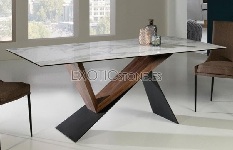 Mesa de Diseño en Mármol Estatuario y Patas de Madera