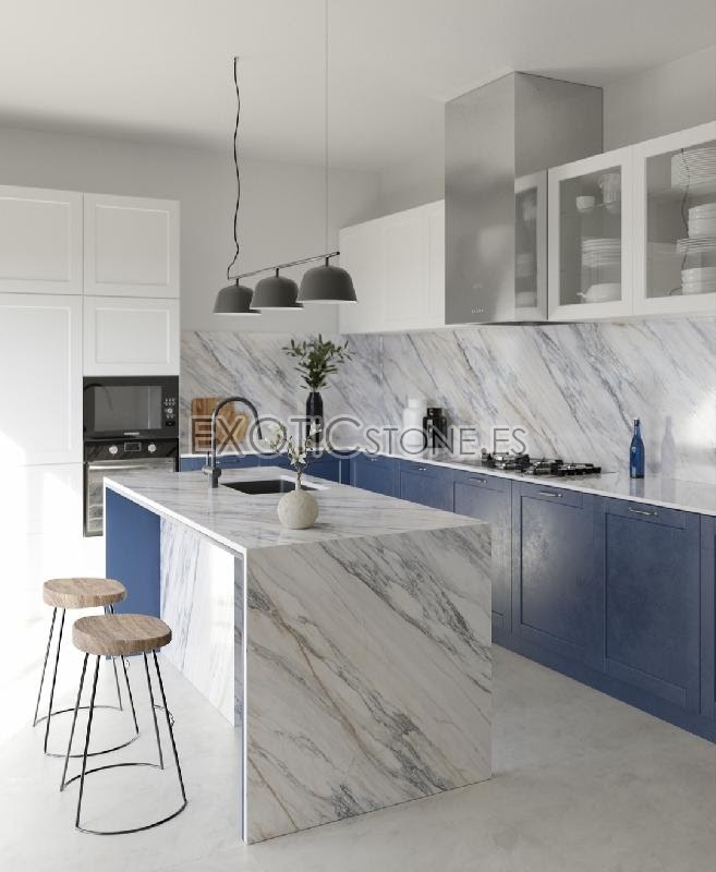 Cocina en Mármol Blanco Carrara y Azul