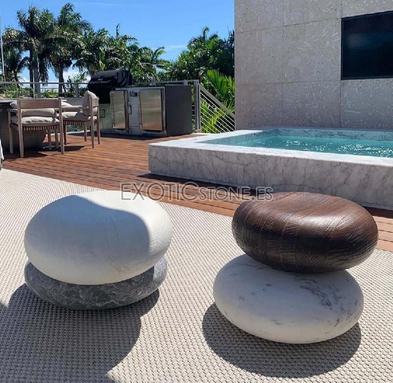 Asientos de Jardín y Piscina: Elegancia en Mármol Blanco Carrara