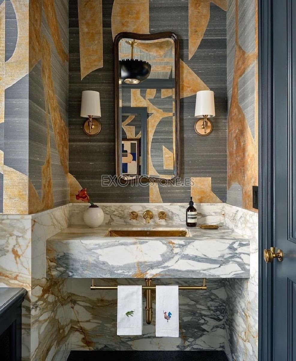 Elegancia en MÃ¡rmol Calacatta Gold: BaÃ±os de Lujo